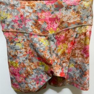 Lululemon High-Rise Shorts Floral Print Size Small